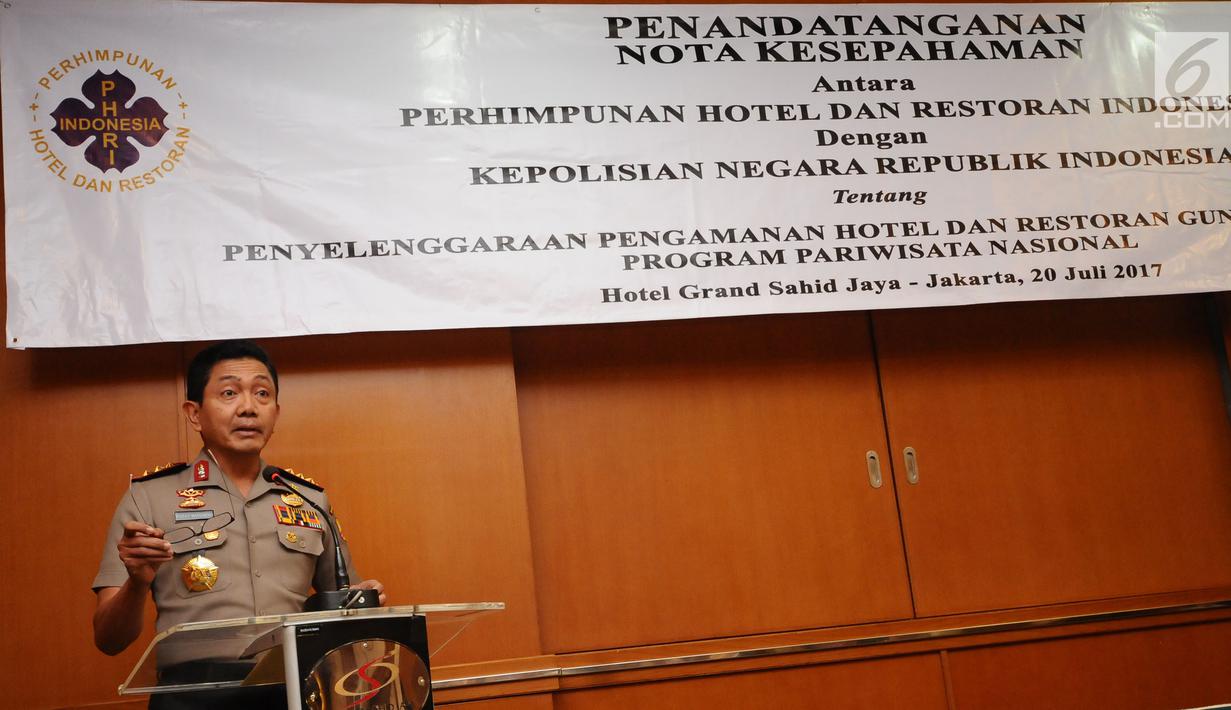 Kabaharkam Polri, Komjen Pol Putut Eko Bayuseno memberi arahan usai menandatangani MoU dengan PHRI di Jakarta, Kamis, (20/7). MoU tentang Penyelenggaraan Pengamanan Hotel dan Restoran. (Liputan6.com/Helmi Fithriansyah)
