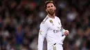 Sergio Ramos tiba-tiba menghilang sekitar lima menit ketika berlangsungnya pertandingan antara Real Madrid melawan Eibar tahun 2018. Pelatih Los Blancos, Zinedine Zidane mengatakan bahwa aksi Ramos itu ternyata pergi ke toilet karena sudah tak tahan menahan pipis. (Foto: AFP/Oscar Del Pozo)