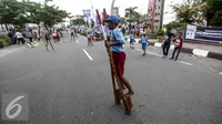 Pesan Kemandirian dari Main Enggrang yang Mulai Terlupakan