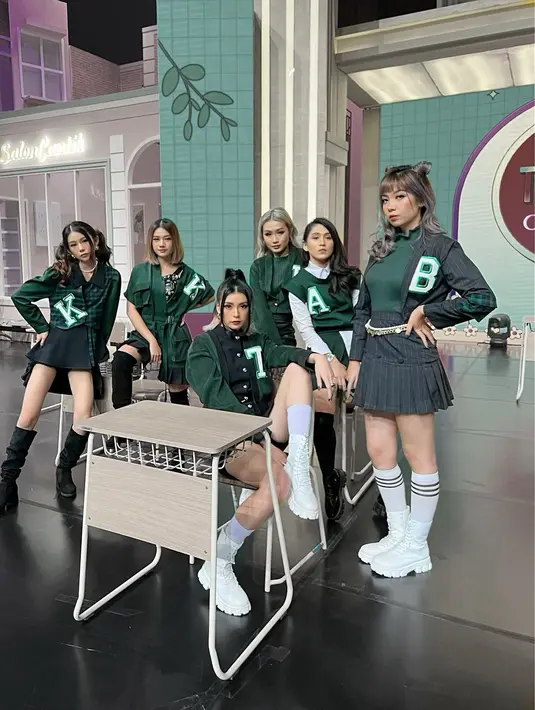 Namun melihat animo yang sedemikian besar, netter berharap ketujuh perempuan cantik ini akan kembali merilis lagu-lagu baru ke depannya. (Instagram @irenefeliciaa)