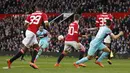 Proses terjadinya gol yang dicetak gelandang West Ham, Dimitri Payet ke gawang Manchester United. Gol indah Payet melalui tendangan bebas itu terjadi pada menit ke-68. (Reuters/Andrew Yates)
