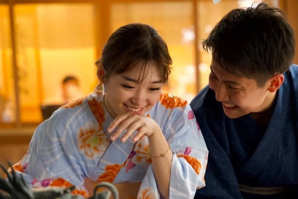 Potret Livy Renata Ngedate Bareng Tomo Pakai Yukata Ini Tuai Sorotan