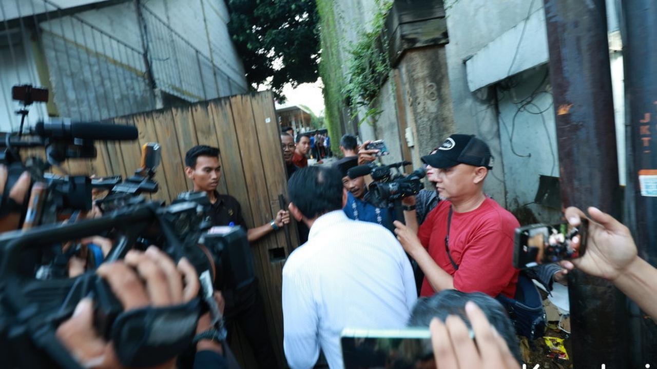 Ada Anies Baswedan - Ahok, Potret Suasana Rumah Duka Suami Najwa Shihab yang Sudah Ramai Didatangi Pelayat
