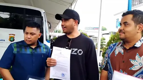 Rayen Pono Lapor Polisi Usai Alami Dugaan Penipuan dengan Bukti Transfer  Palsu - ShowBiz Liputan6.com