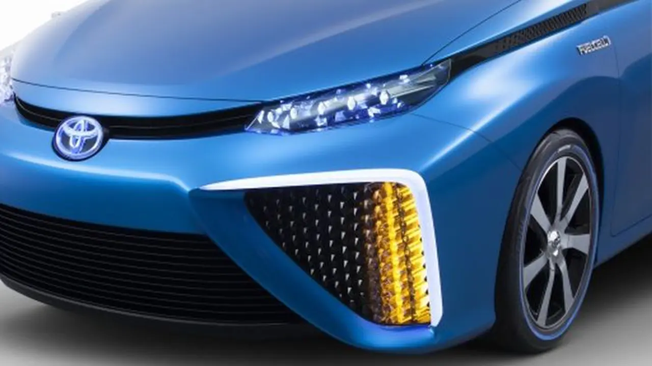 [OTO-News] Mobil Hidrogen Toyota dan Honda Debut 2015