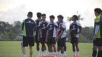 Para pemain Timnas Indonesia yang dipersiapkan untuk tampil di Piala AFF 2024 mengikuti pemusatan latihan di Bali harii Jumat (29/11/2024). (Alit Binawan/Bola.com)