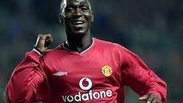 6 Pemain yang Pernah Membela MU Serta City (udah)