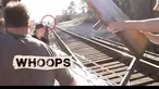 Seorang camerawoman tertabrak kereta saat sedang berusaha keluar dari rel kereta api bersama para kru film yang lain perempuan bernama Sarah Jones itu harus menghembuskan nafas terakhirnya di usia 27 tahun dengan cara yang tragis.Sarah Jones adalah s...