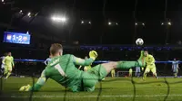 Ekseskusi penalti Messi digagalkan kiper City (reuters)