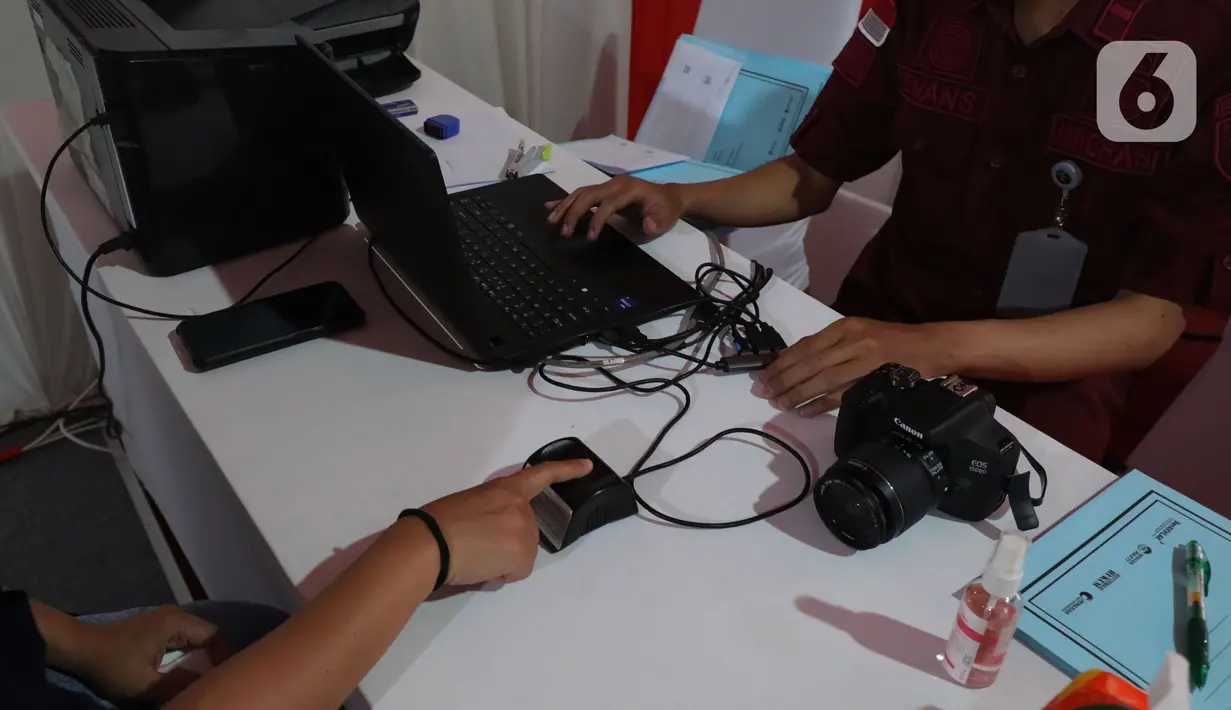 Mulai pengurusan paspor hingga pendirian PT perorangan, bisa dimanfaatkan masyarakat di Pelayanan Kumham Bergerak dan Berdampak. (Liputan6.com/Angga Yuniar)