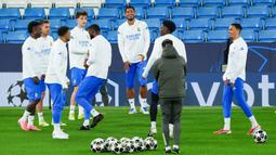 Los Blancos memiliki modal berharga setelah berhasil memetik kemenangan 3-0 pada leg pertama (11/03). (AP Photo/PA/Martin Rickett)