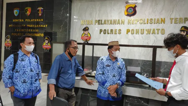 Dinas PTSP Kabupaten Pohuwato melayangkan laporan ke pihak Indomaret (Arfandi Ibrahim/Liputan6.com)