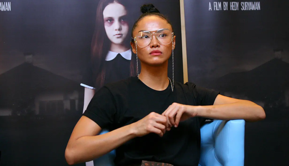 Di kawasan Epicentrum, Jakarta Selatan, Kelly menceritakan perannya sebagai ibu di film Rumah Belanda. Sebelumnya, Kelly pernah juga berperan menjadi ibu saat bermain di film Labuan Hati. (Nurwahyunan/Bintang.com)