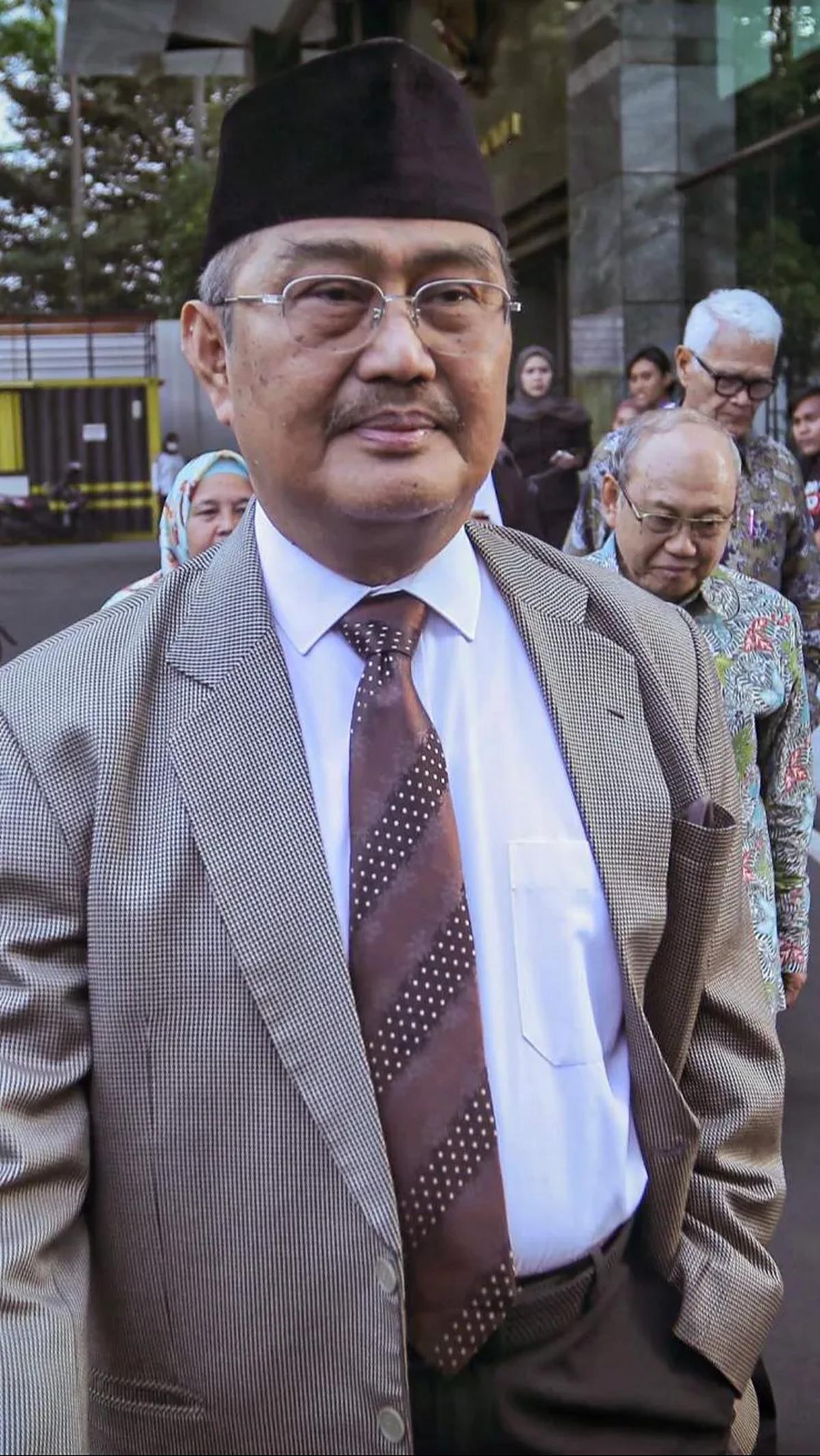 Sebelumnya, Ketua MKMK Jimly Asshiddiqie mengatakan pihaknya sedang menyusun mekanisme pemeriksaan dan menggelar pertemuan dengan sembilan hakim konstitusi.