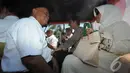 Jokowi naik andong ditemani ibu kandungnya saat blusukan ke Malioboro dan Pasar Beringharjo di Yogayakrta, Senin (2/6/2014) (Liputan6.com/Herman Zakharia).