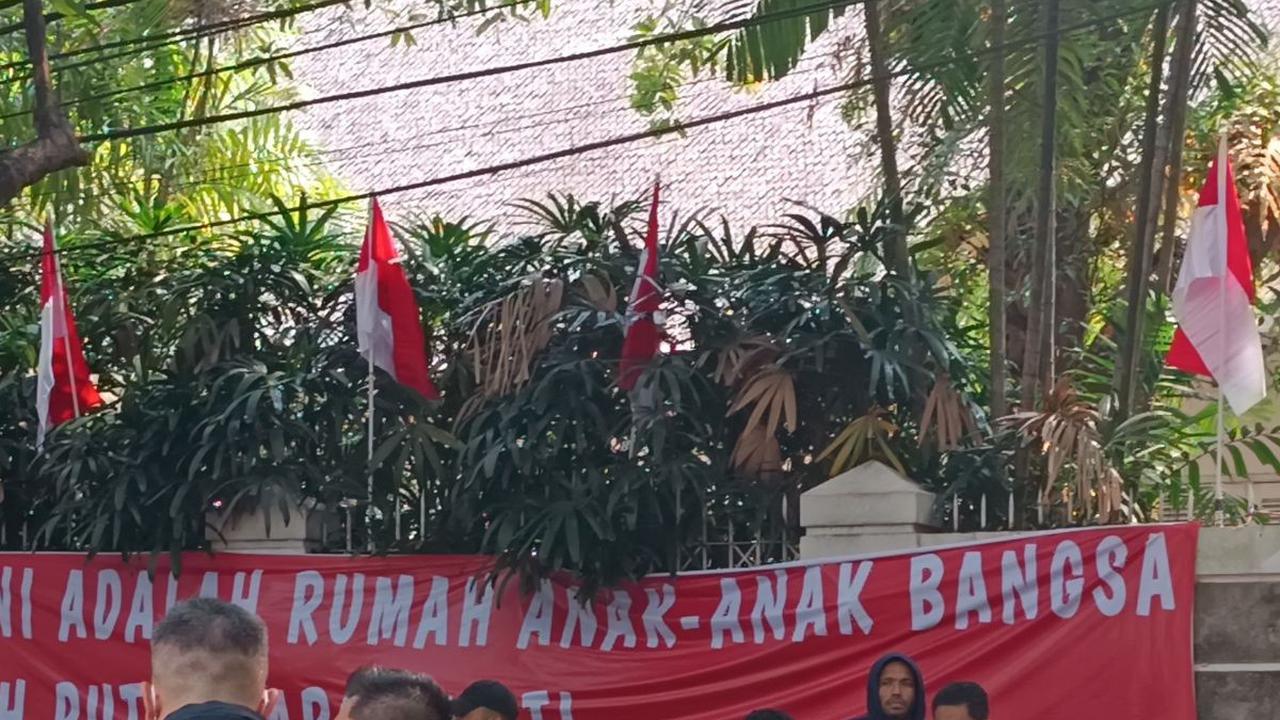 Barang-barang milik Bung Karno itu tersimpan di pelbagai lantai rumah.
