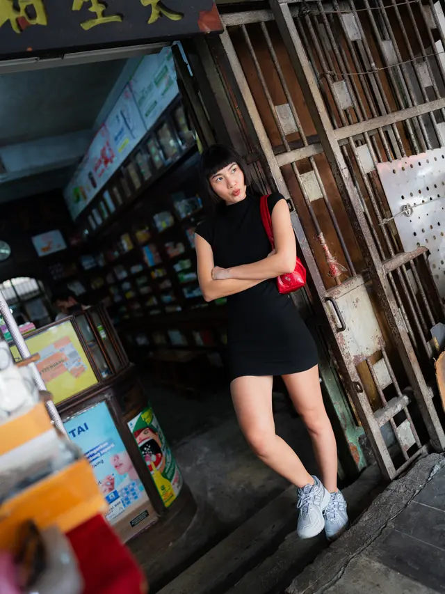 Inspirasi OOTD Imlek Anti-Mainstream Pakai Sneakers. dok. New Balance