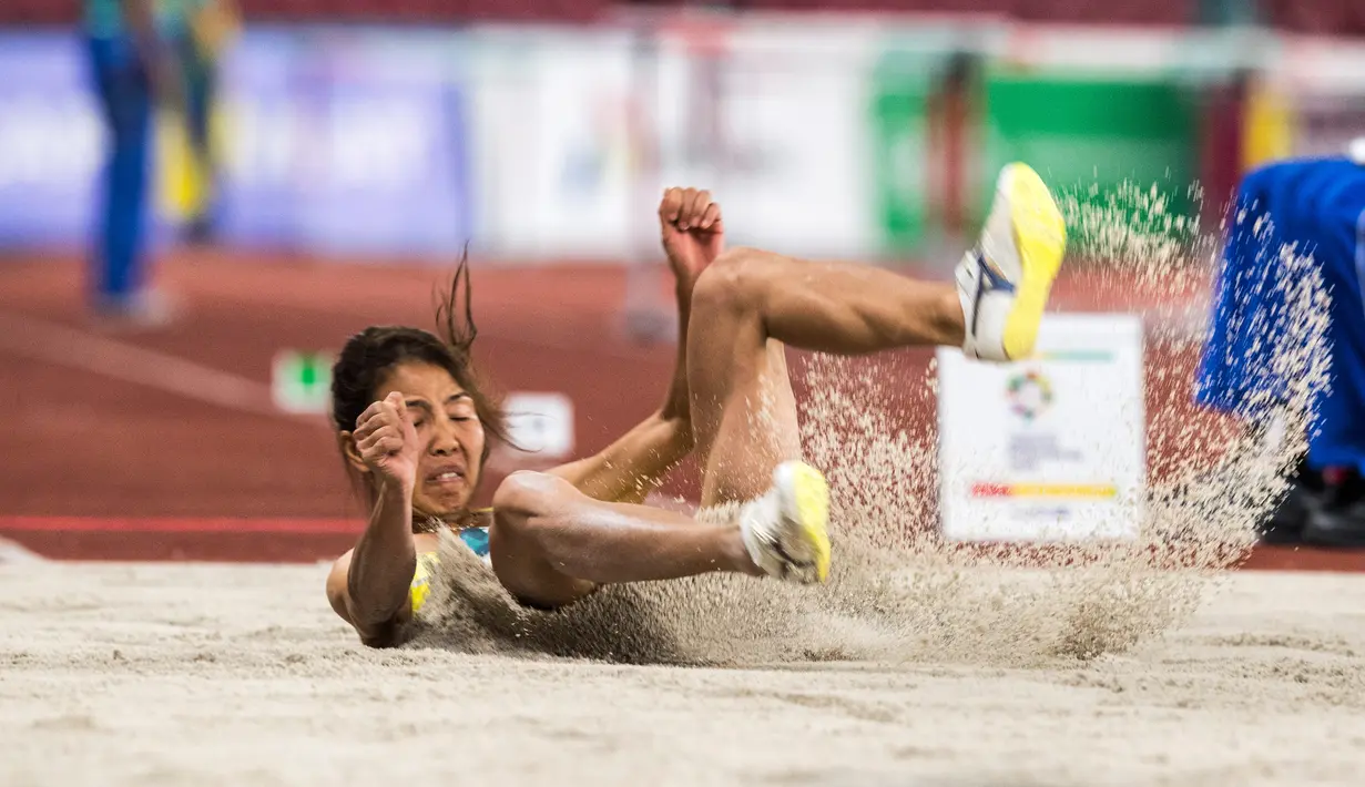 Atlet Vietnam Bui Thi Thu Thao saat tampil pada babak final Lompat Jauh Putri Asian Games 2018 di Stadion Utama Gelora Bung Karno, Jakarta, Senin (27/8). Bui Thi Thu Thao berhasil meraih emas dengan lompatan 6,55 m. (ANTARA FOTO/INASGOC/M Agung Rajasa)