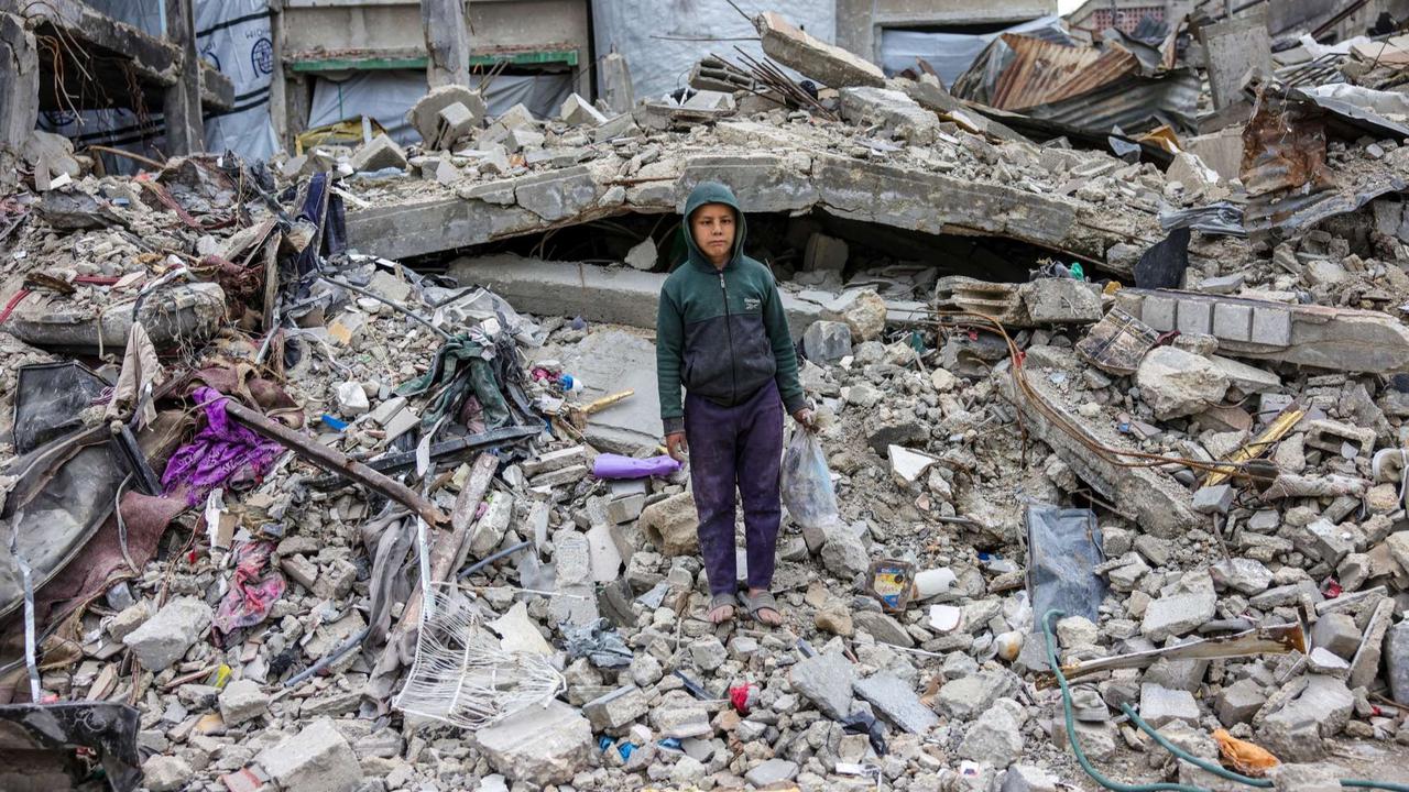 Potret pilu warga Palestina dan rumahnya yang hancur lebur akibat serangan Israel di Jalur Gaza