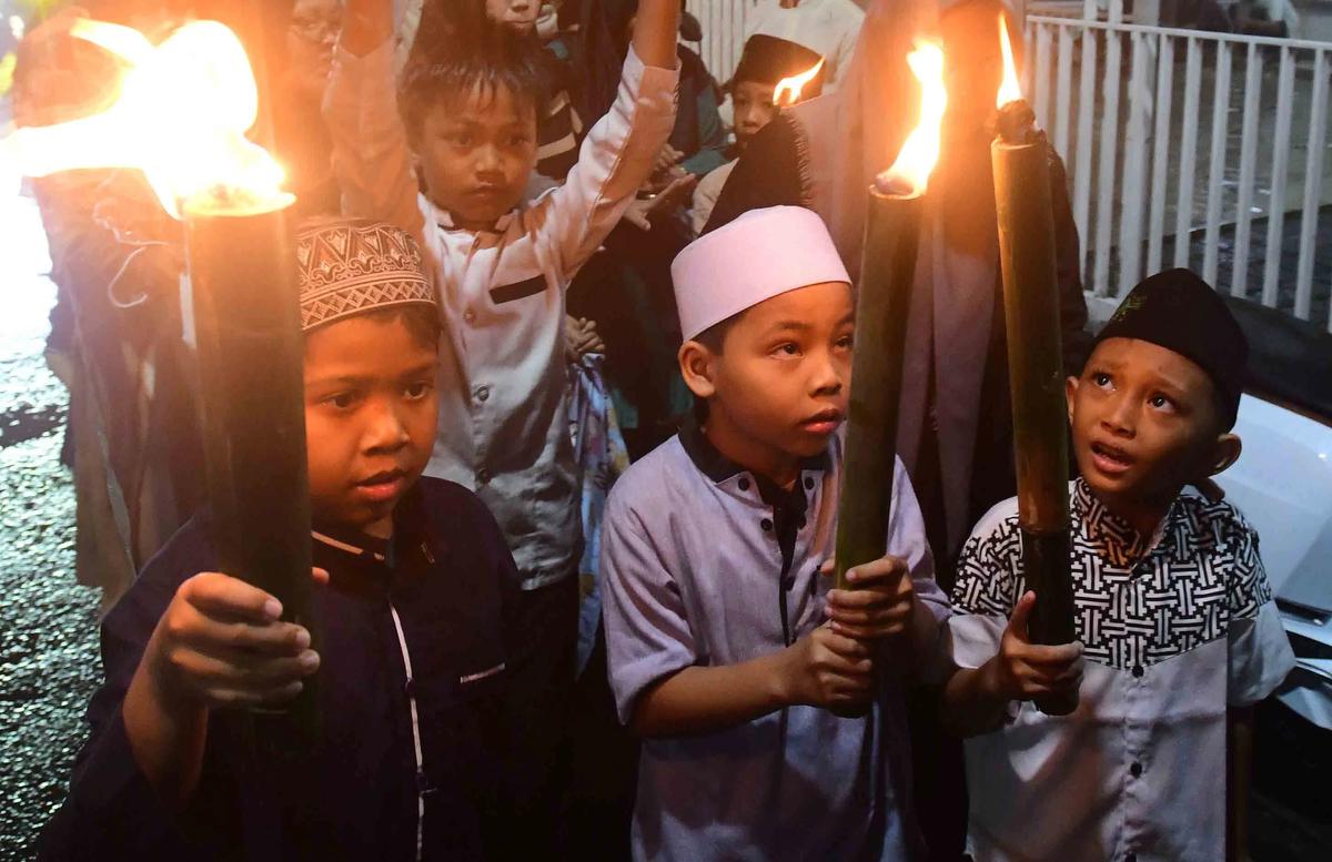 FOTO: Antusias Anak Anak Ramaikan Pawai Obor Ramadhan