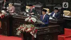 Presiden Joko Widodo menyampaikan pidato pengantar RUU tentang APBN tahun anggaran 2024 beserta nota keuangannya pada rapat Paripurna DPR pembukaan masa persidangan I DPR tahun sidang 2023-2024 di Gedung Nusantara, Kompleks Parlemen, Senayan, Jakarta, Rabu (16/8/2023). (Liputan6.com/Faizal Fanani)