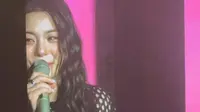 Ailee Nangis Mengenang Kepergian Wheesung Saat Konser di Jakarta