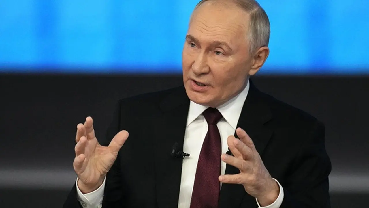 Presiden Rusia Vladimir Putin dalam konferensi pers tahunan di Gostinny Dvor, Moskow, Rusia, pada Kamis (19/12/2024).