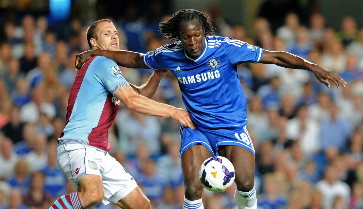 Romelu Lukaku. Striker ini didatangkan Chelsea dari Anderlecht pada awal musim 2012/2013 dengan nilai 15 juta euro. Hanya tampil sebanyak 15 laga dalam 2 musim, ia lantas dipinjamkan ke WBA dan Everton. Pada awal 2014/2015 Everton mempermaenkannya dengan nilai 35,36 juta euro. (AFP/Olly Greenwood)