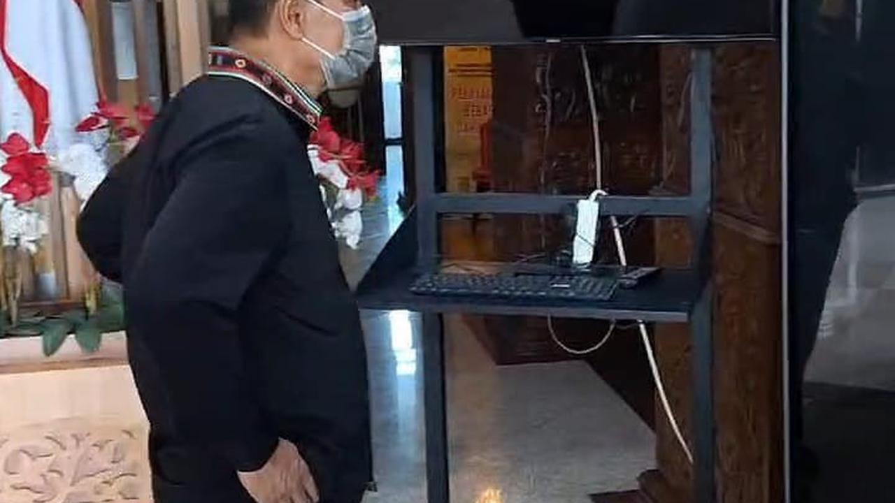Edward Tannur Datangi Kantor Kejati Jatim