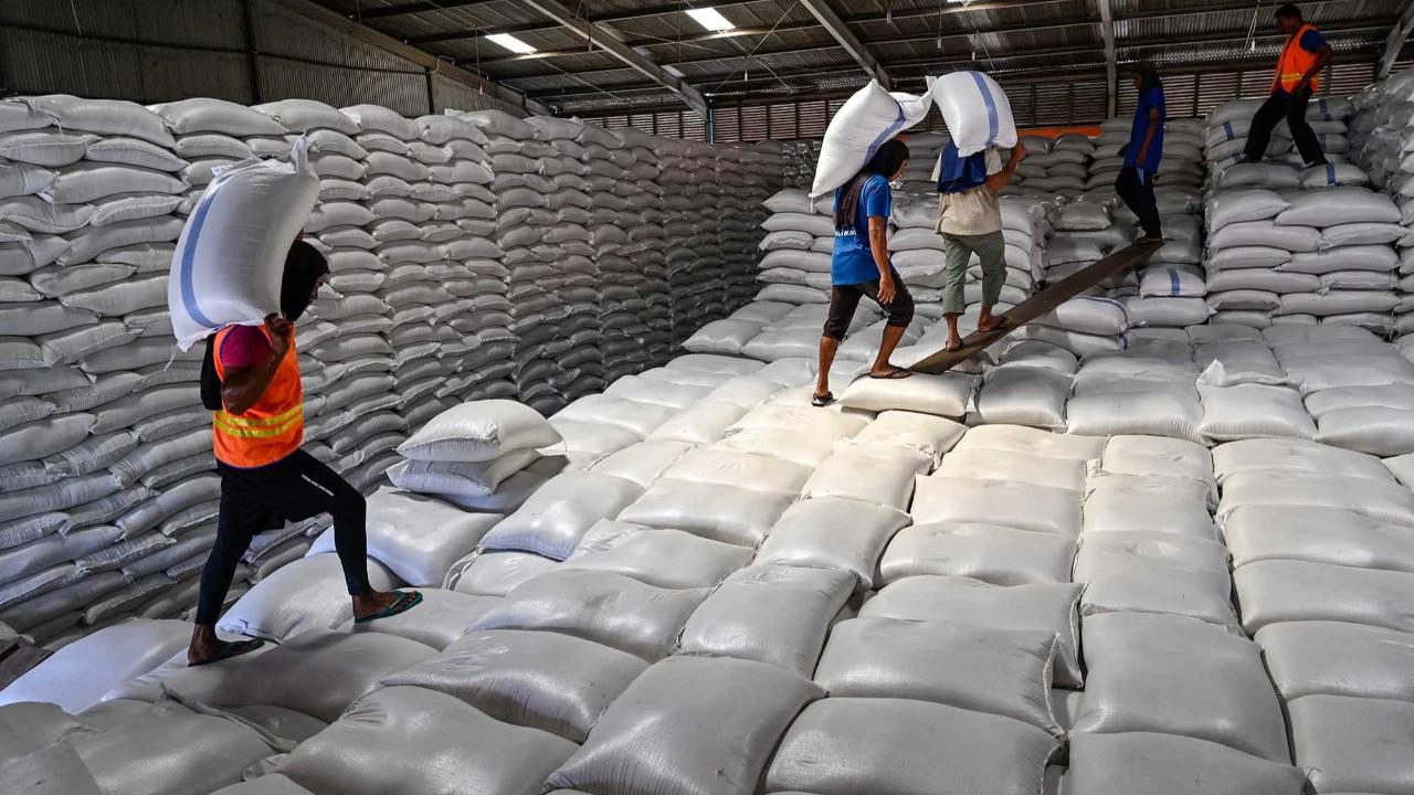 Bulog Lanjutkan Bantuan Beras di 2026, 720 Ribu Ton untuk 18 Juta Penerima Disiapkan