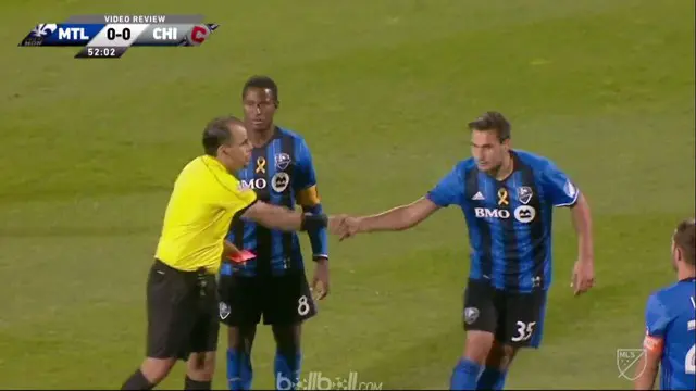 Berita video pemain Montreal Impact mendapat kartu merah saat menjadlani debut. This video presented by BallBall.