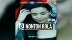 Saat pertandingan sepakbola antara Persija vs Persib, wajah cantik Manohara Odelia Pinot tertangkap kamera. Kehadirannya itu menambah daya tarik dari pertandingan ini.