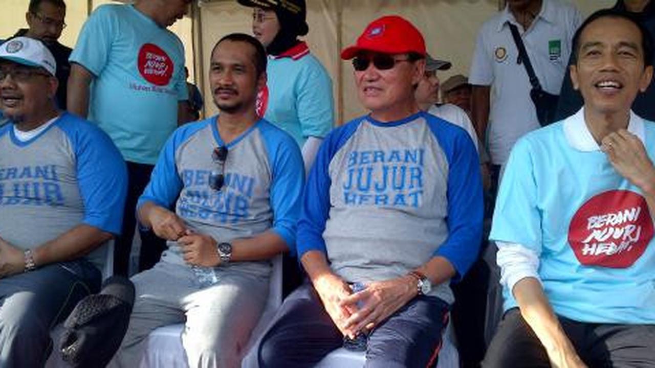 Jokowi ngebut naik sepeda kejar Abraham Samad