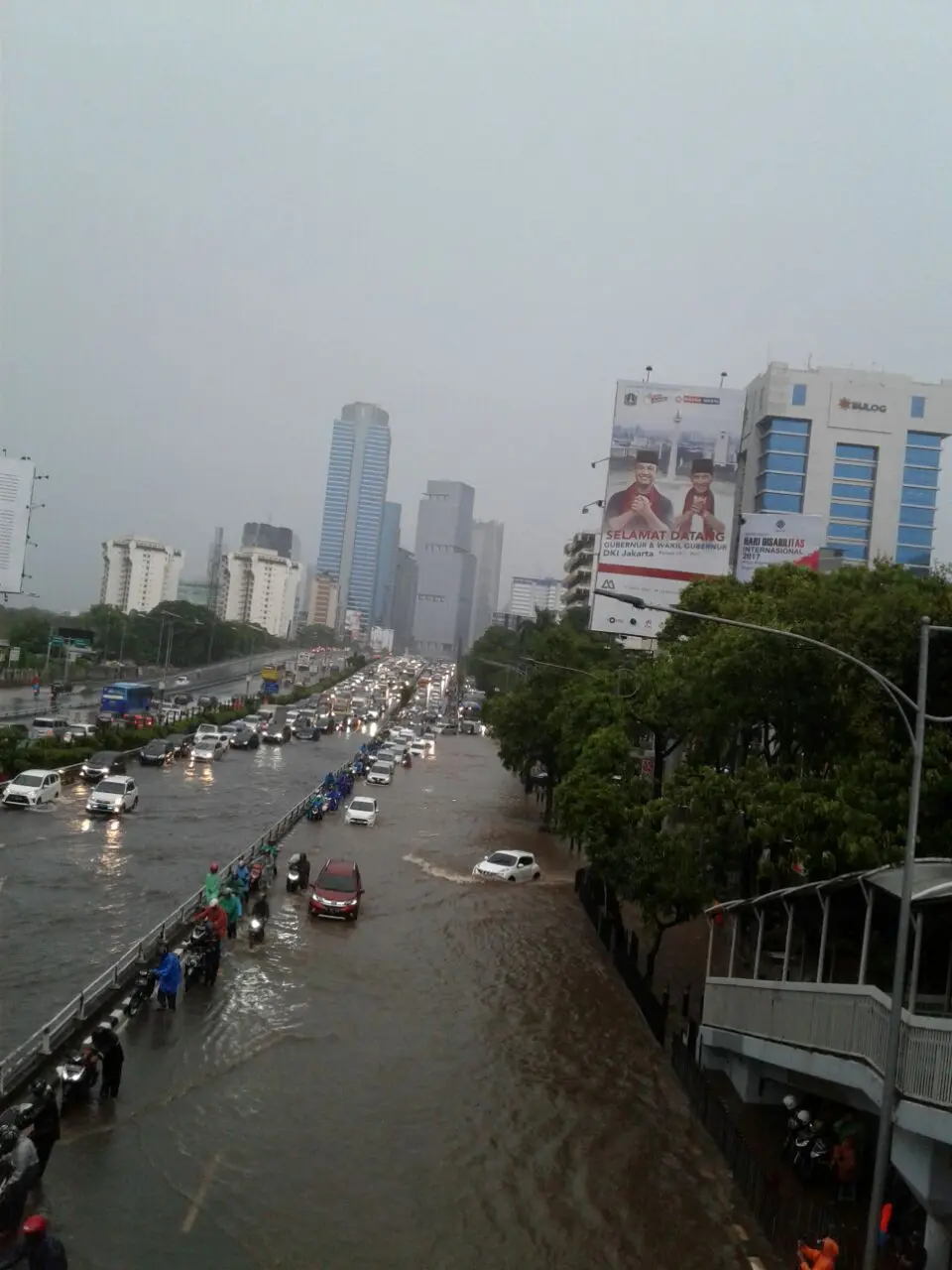 Banjir di Jalan Gatot Subroto, Jakarta. (Ist)