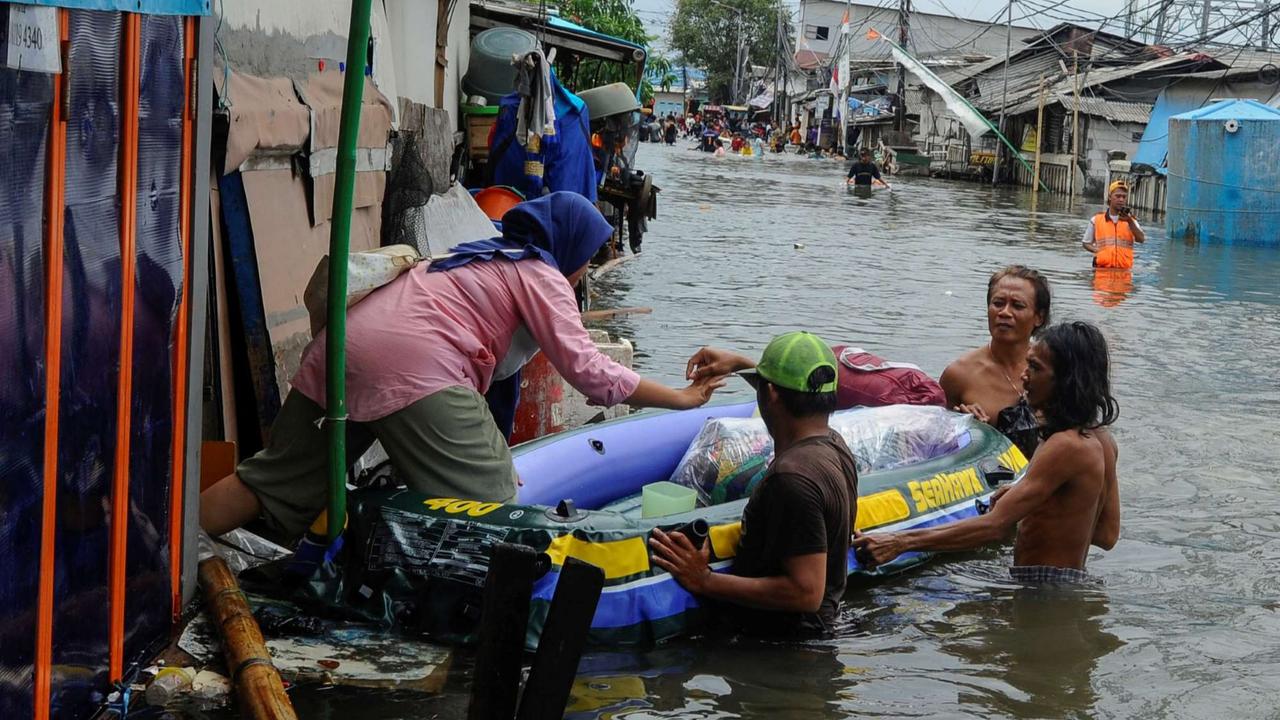 Banjir rob di Muara Angke