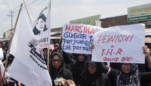 Ratusan eks karyawan Sritex demo di bekas pabrik. (Liputan6.com/Fajar Abrori)