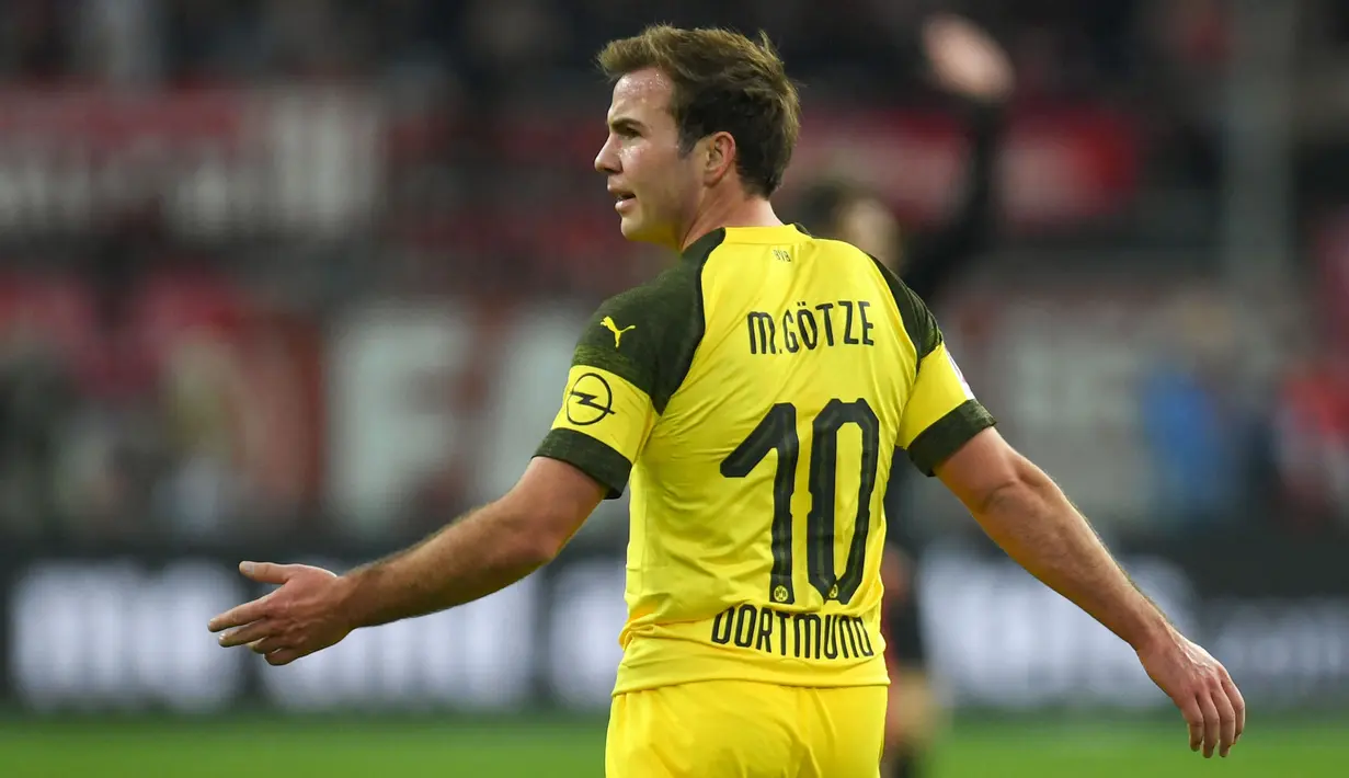 Mario Gotze merupakan jebolan akademi Borussia Dortmund. Berkat penampilannya yang gemilang, ia kemudian direkrut oleh raksasa Jerman, Bayern Munchen pada 2013 silam. Namun, Gotze gagal memberikan dampak seperti di Dortmund. Saat ini, ia tengah berjuang bersama PSV Eindhoven. (AFP/Patrik Stollarz)
