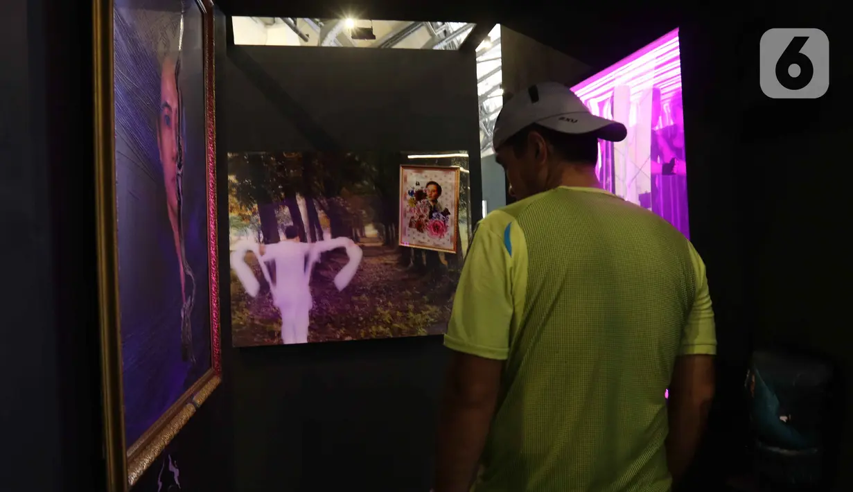 Untuk mengunjungi pameran yang dibuka setiap hari mulai dari pukul 10.00-22.00 WIB ini pengunjung bisa membeli tiket masuk sebesar Rp 50.000/orang. (Liputan6.com/Herman Zakharia)