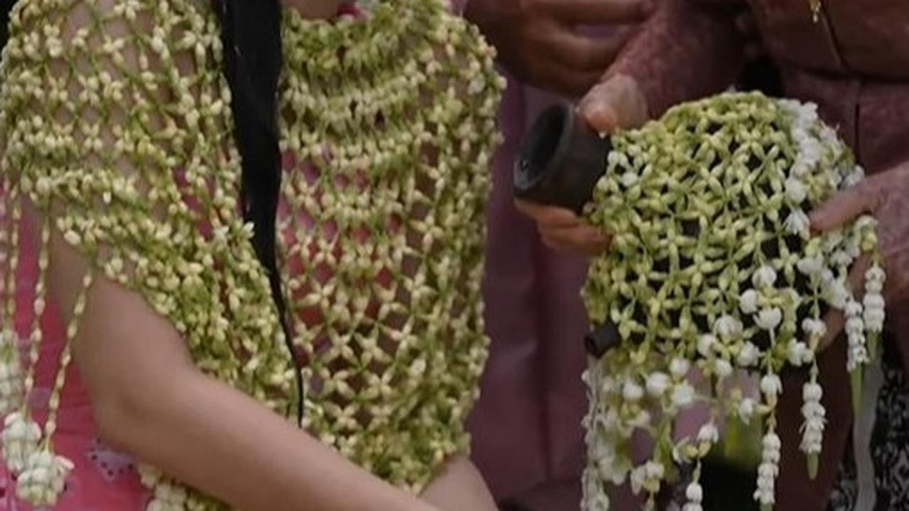 7 Potret Luna Maya di Momen Pecah Kendi Pratolo, Diprediksi Anak Pertamanya Laki-Laki