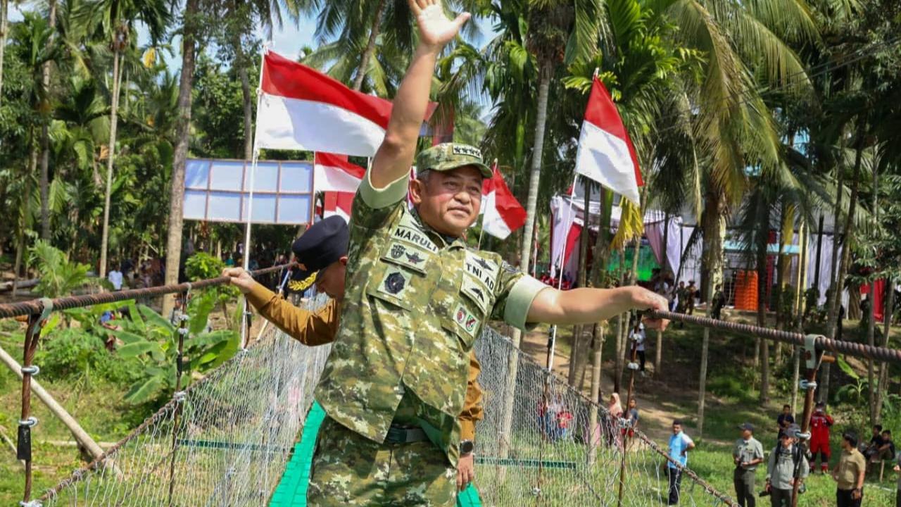 FOTO: Kasad Resmikan Jembatan Gantung Garuda di Aceh