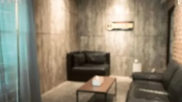 Deddy Corbuzier dan studio mewahnya (YouTube/AH)