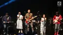 Grup musik Barasuara tampil dalam acara XYZ Day 2018 di Jakarta, Rabu (25/4). XYZ Day 2018 merupakan ajang perkenalan dari bersatunya media daring terkemuka yaitu PT Liputan Enam Dot Com dan PT KapanLagi Dot Com Networks. (Liputan6.com/Immanuel Antonius)