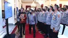 Presiden Joko Widodo bersama Kapolri Jenderal Listyo Sigit Prabowo tiba di Istana Merdeka, Jakarta, Jumat (14/10/2022). Presiden Joko Widodo (Jokowi) mengumpulkan jajaran Kepolisian Negara Republik Indonesia (Polri) di Istana Negara, kompleks Istana Kepresidenan, Jakarta, Jumat (14/10/2022). (Foto: Lukas - Biro Pers Sekretariat Presiden)