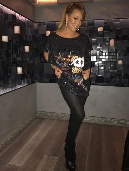 Kedatangannya untuk yang kedua kali ke Indonesia, Mariah akan gelar konser musik di Candi Borobudur, dan merupakan salah satu rangkaian tur insternasionalnya. (Instagram/mariahcarey)