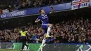 Bek Chelsea asal Spanyol, Cesar Azpilicueta telah tampil sebanyak 47 kali dan mencetak dua gol bersama The Blues selama musim 2016-2017. (AFP/Adrian Dennis)