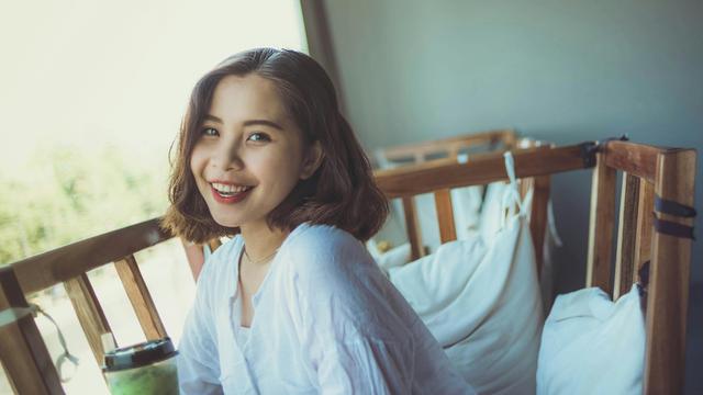 wanita juli minimalis