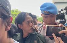 Kang Mus' Epy Kusnandar Isap Ganja di Atas Pohon Jam 4 Pagi