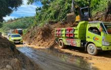 Tanah Longsor di Mamuju Tengah Tutup Jalan Trans Sulawesi