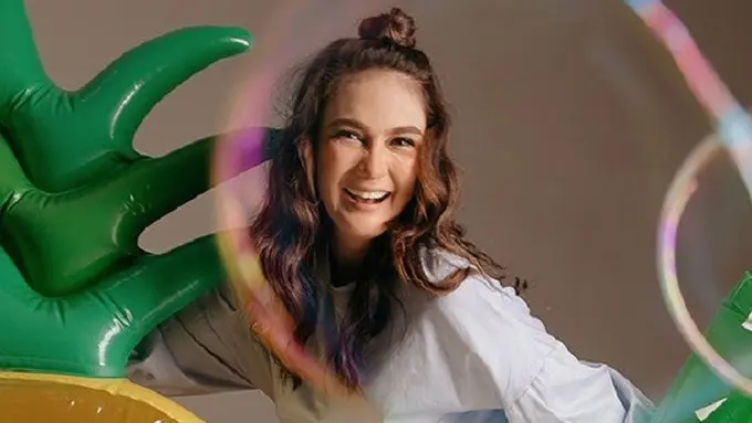 [Bintang] Belum Mantap Berhijab, Anggunnya Luna Maya dengan 3 Pilihan Modest Dress di Ramadan 2018