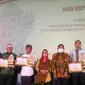 Pemberian penghargaan oleh Dekopin kepada sejumlah tokoh dalam rangka Hari Koperasi 2022 di Hotel Sanur Bali. (Ist).